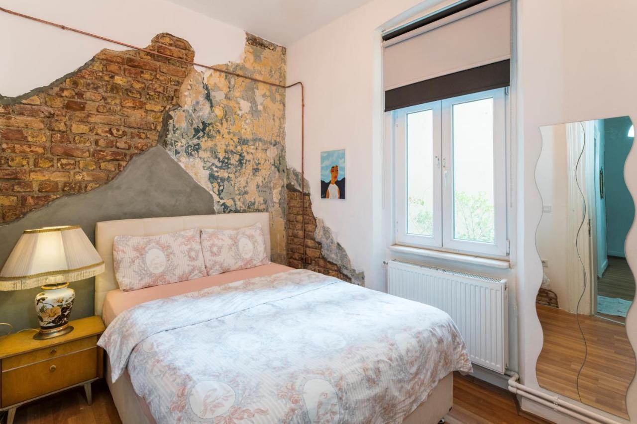By Galata- Historical And Modern Apartment Istanboel Buitenkant foto