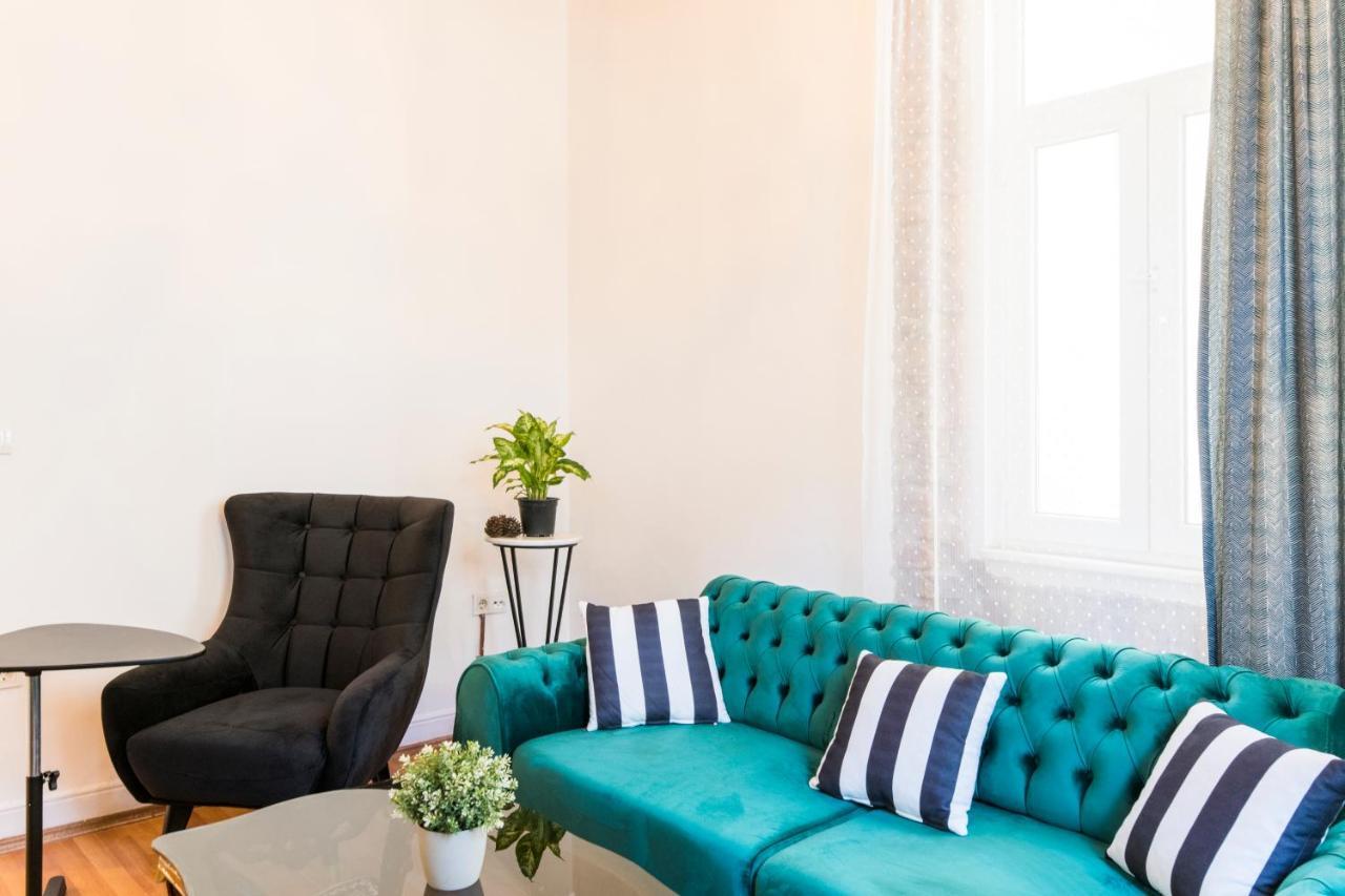 By Galata- Historical And Modern Apartment Istanboel Buitenkant foto