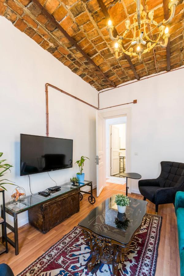 By Galata- Historical And Modern Apartment Istanboel Buitenkant foto