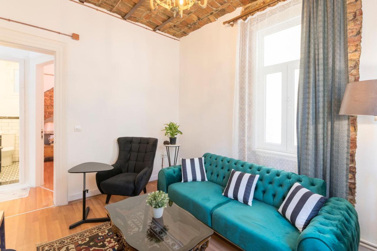 By Galata- Historical And Modern Apartment Istanboel Buitenkant foto