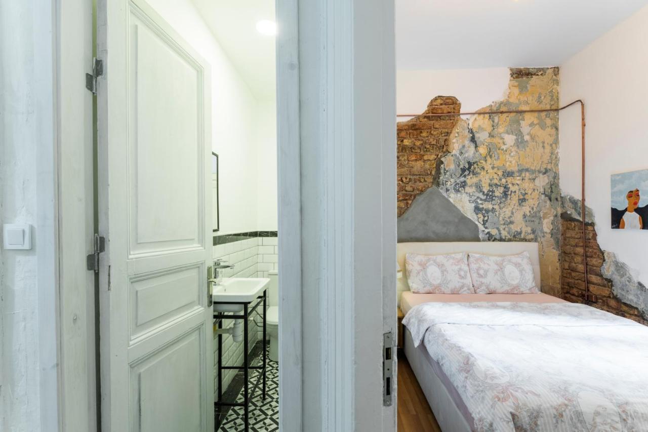 By Galata- Historical And Modern Apartment Istanboel Buitenkant foto