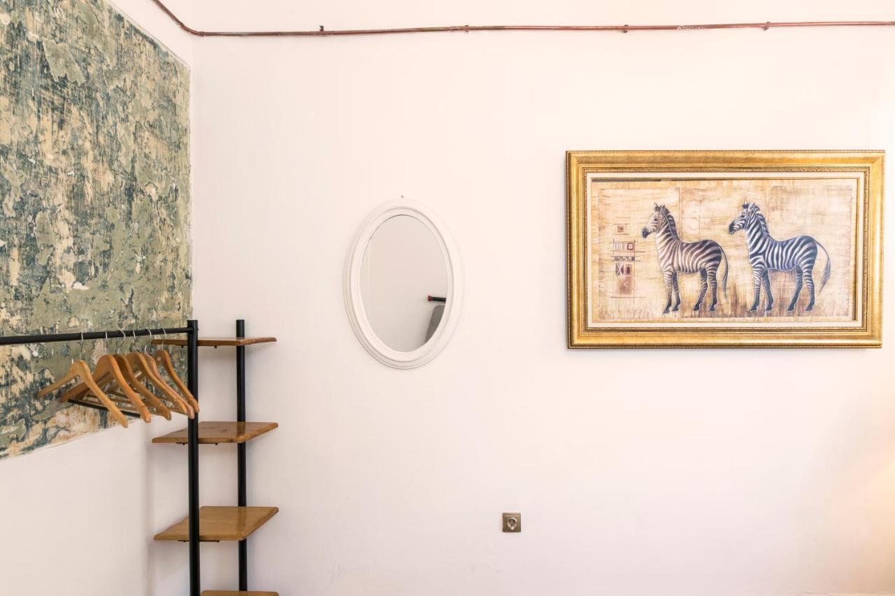 By Galata- Historical And Modern Apartment Istanboel Buitenkant foto
