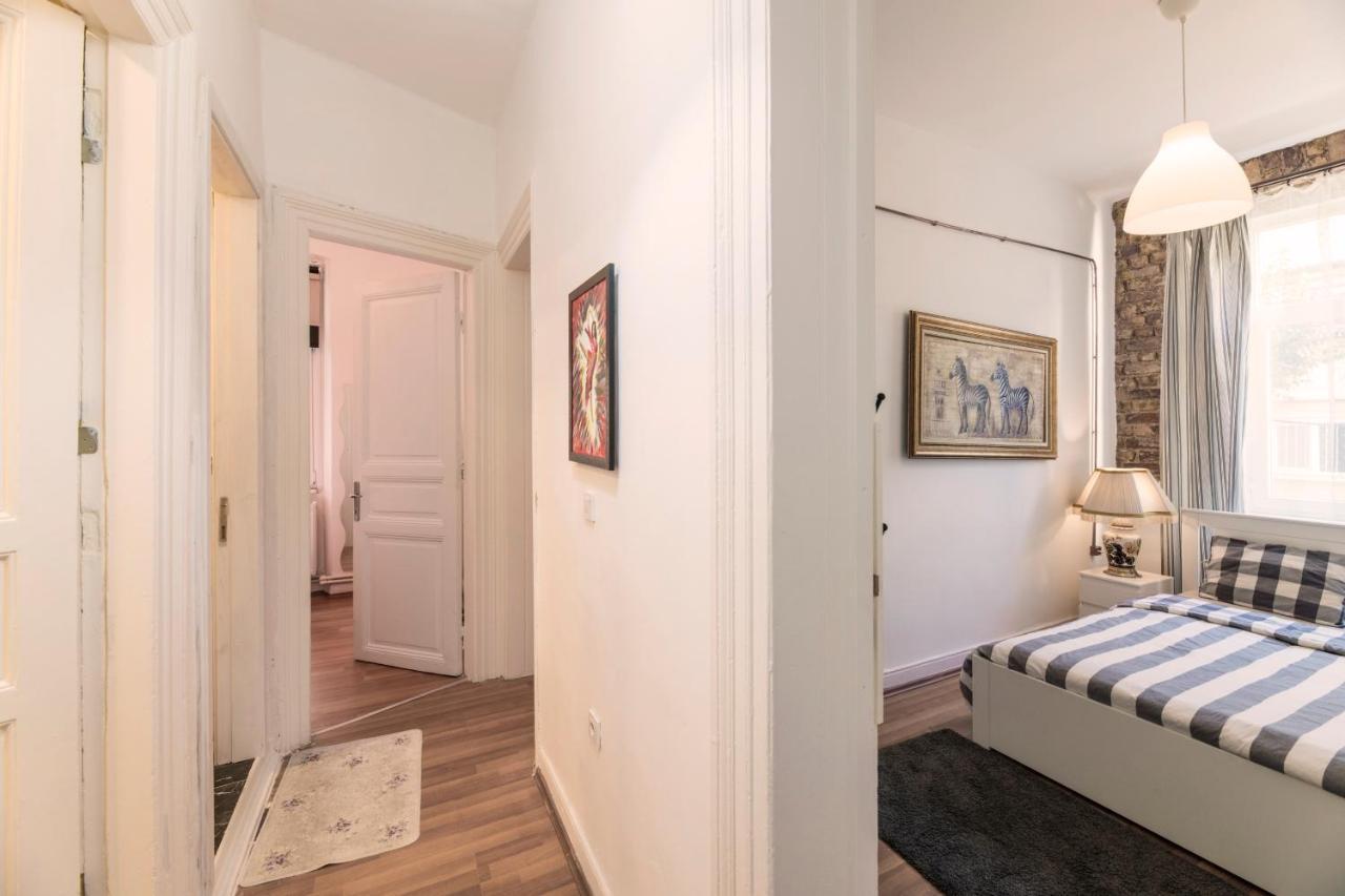 By Galata- Historical And Modern Apartment Istanboel Buitenkant foto