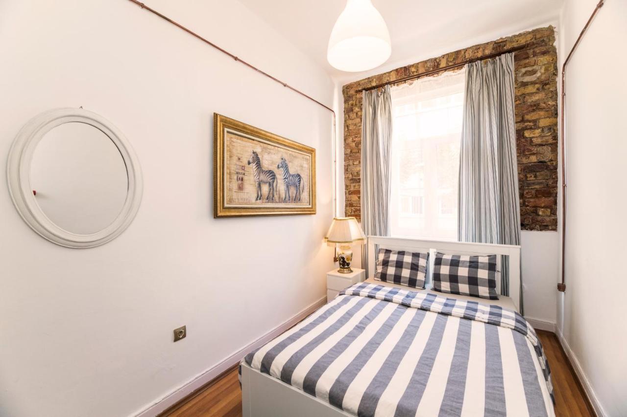 By Galata- Historical And Modern Apartment Istanboel Buitenkant foto