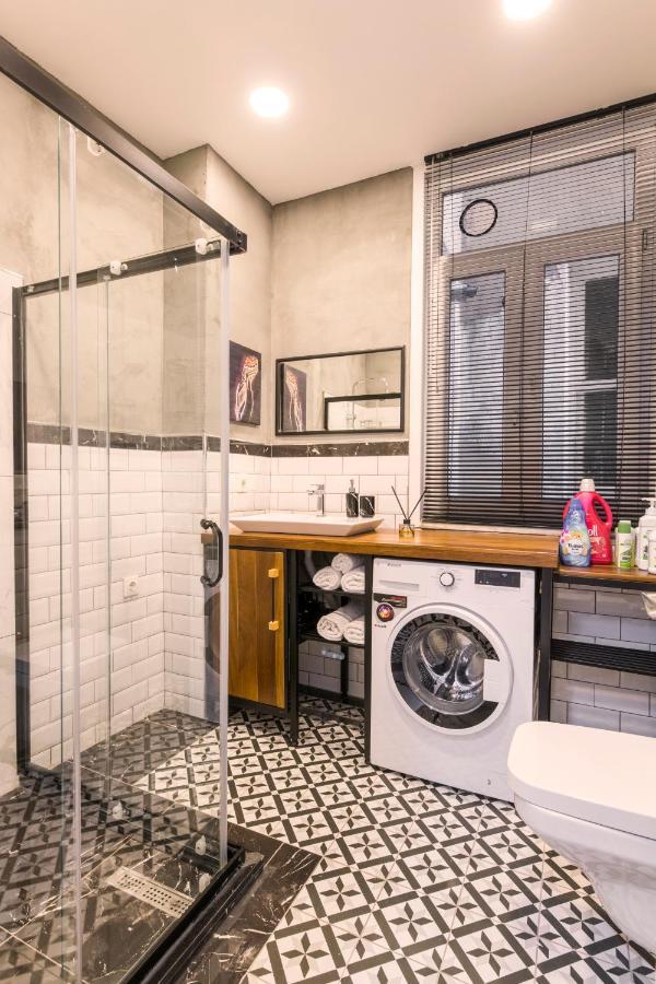 By Galata- Historical And Modern Apartment Istanboel Buitenkant foto