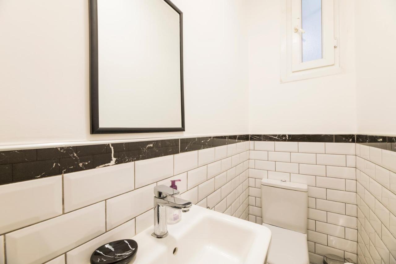 By Galata- Historical And Modern Apartment Istanboel Buitenkant foto