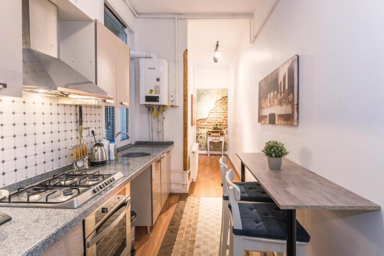 By Galata- Historical And Modern Apartment Istanboel Buitenkant foto