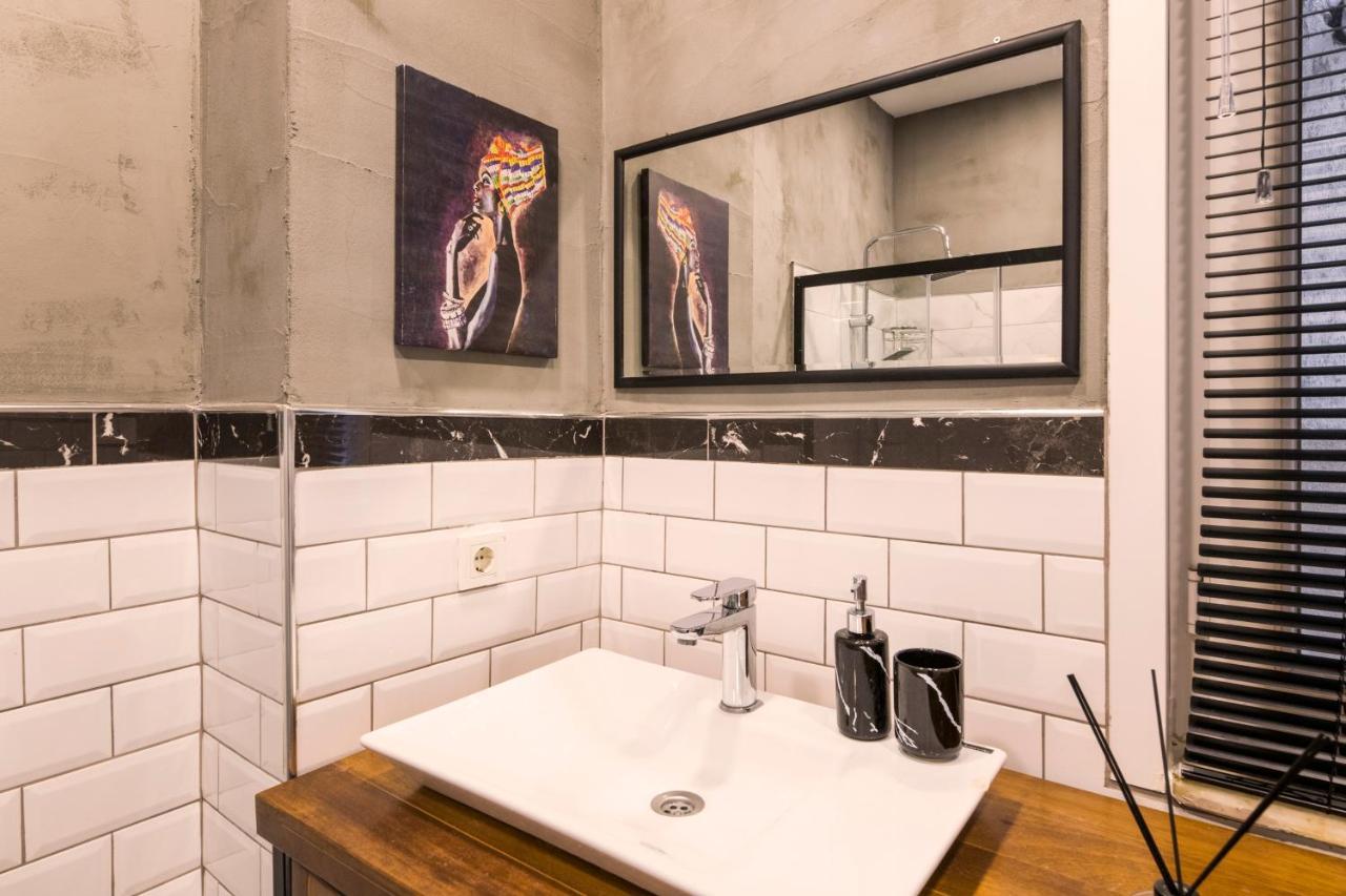 By Galata- Historical And Modern Apartment Istanboel Buitenkant foto